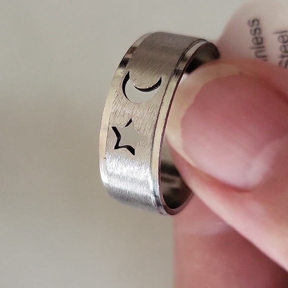 NWOT Moon and Star Ring - Picture 4 of 4